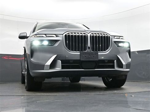 Used 2024 BMW X7 xDrive40i image 32