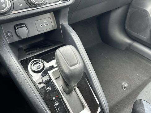 Used 2025 Nissan Versa SV w/ Trunk Package image 31