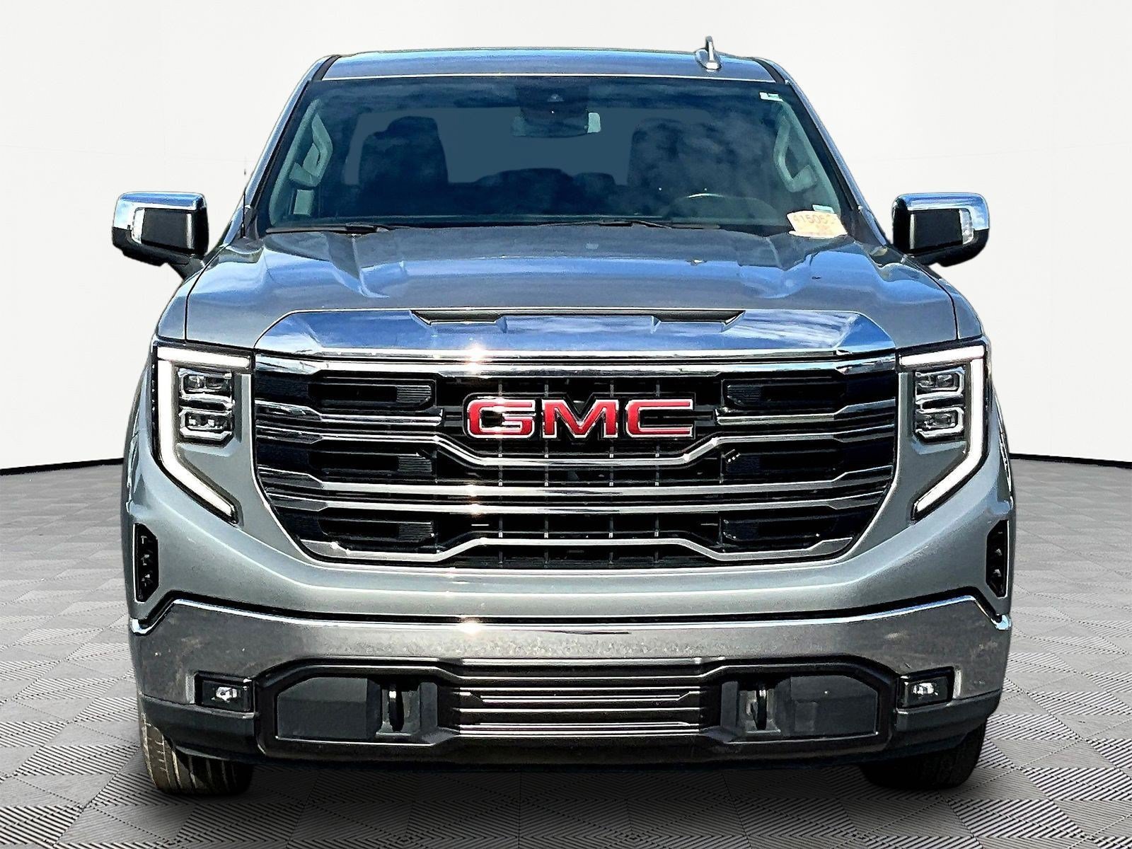 Used 2025 GMC Sierra 1500 SLT AWD/4WD image 2