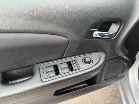 Used 2014 Chrysler 200 LX image 10