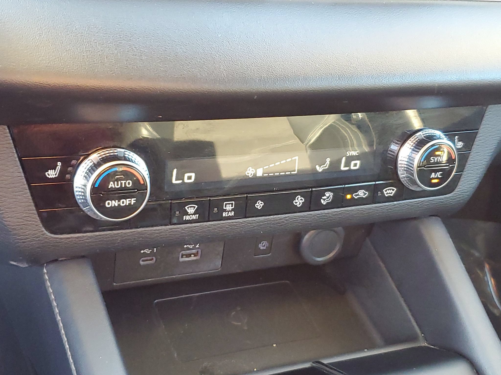 Used 2024 Mitsubishi Outlander AWD image 24