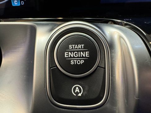 Used 2024 Mercedes-Benz GLB 250 w/ Exclusive Package image 22