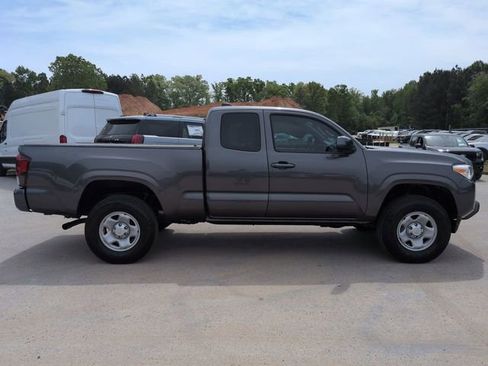 Used 2022 Toyota Tacoma SR w/ SR Convenience Package image 3