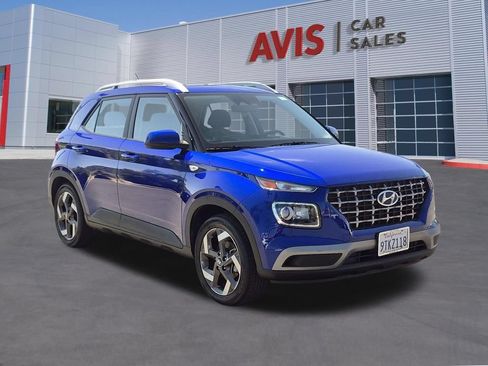 Used 2025 Hyundai Venue SEL FWD image 3