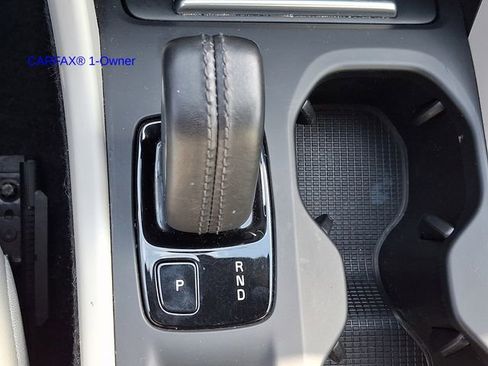 Used 2021 Volvo XC40 T5 Momentum w/ Premium Package image 16