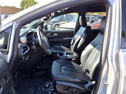 New 2026 Chrysler Pacifica Select image 12