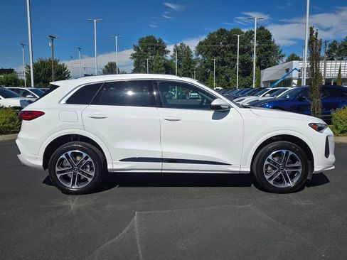 Certified 2025 Audi Q5 Premium w/ Convenience Package AWD/4WD image 6