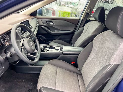 Used 2023 Nissan Rogue SV image 11