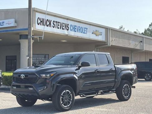 Used 2025 Toyota Tacoma TRD Sport AWD/4WD image 11