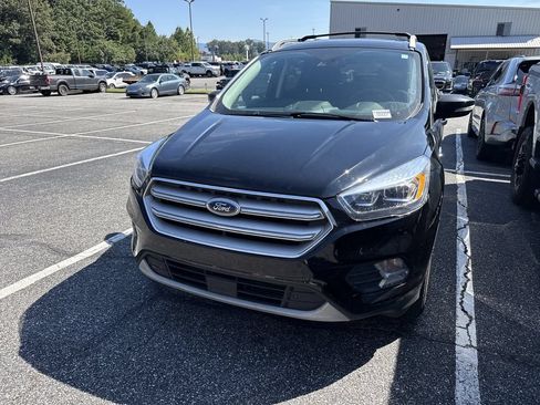 Used 2018 Ford Escape Titanium w/ Ford Safe & Smart Package FWD image 7