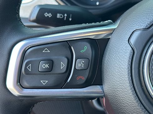 Used 2025 Jeep Wrangler Unlimited Sahara AWD/4WD image 28