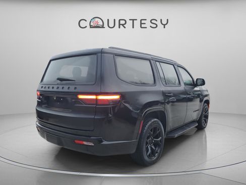 Used 2023 Jeep Wagoneer Series II image 4