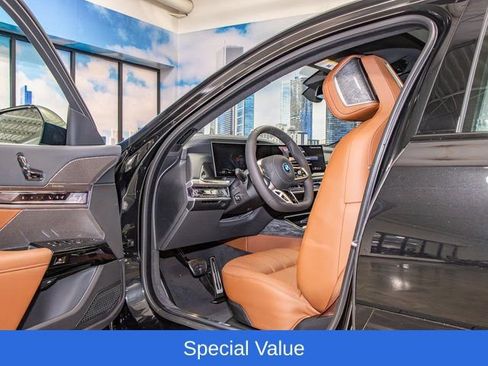 Used 2025 BMW 750e xDrive w/ Premium Package AWD/4WD image 13