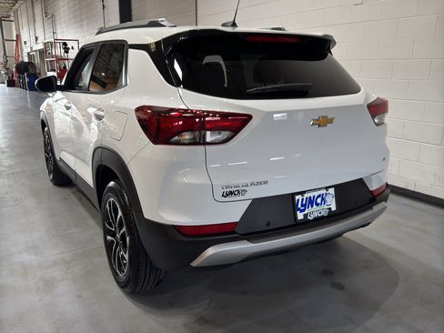 Used 2024 Chevrolet TrailBlazer LT w/ LT Cold Weather Package image 3