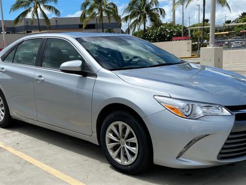 Used 2017 Toyota Camry LE FWD image 8
