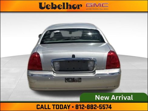 Used 2004 Lincoln Town Car Ultimate RWD image 7