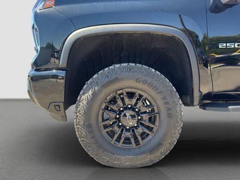 Used 2024 Chevrolet Silverado 2500 ZR2 w/ Technology Package AWD/4WD image 20