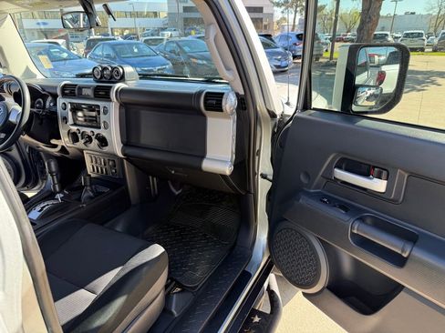 Used 2010 Toyota FJ Cruiser 4WD image 18