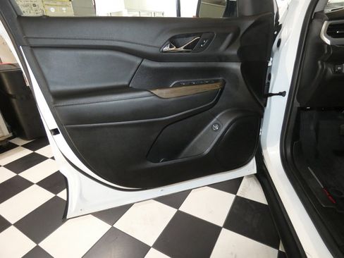 Used 2023 GMC Acadia SLE w/ Driver Convenience Package image 19