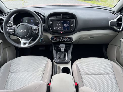 Used 2023 Kia Soul LX w/ LX Technology Package FWD image 25