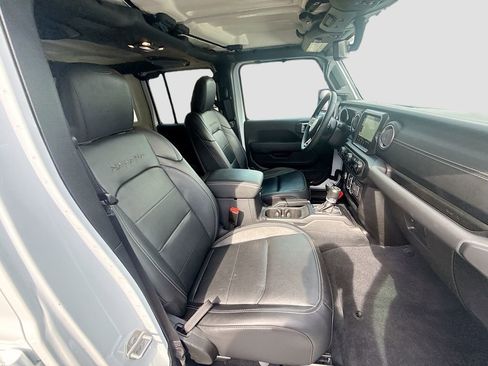 Used 2023 Jeep Wrangler Unlimited Sahara AWD/4WD image 33