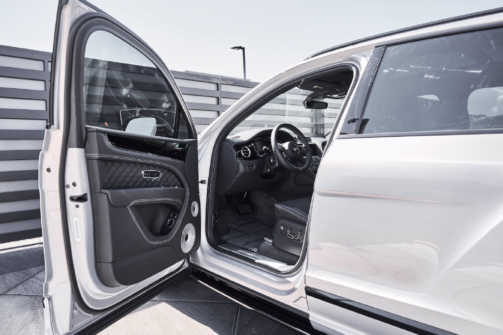 Used 2025 Bentley Bentayga AWD/4WD image 30