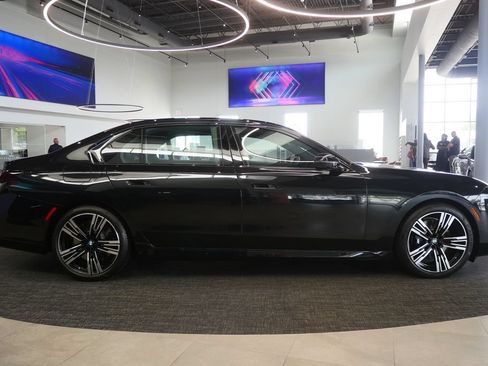 New 2026 BMW 760i xDrive w/ Executive Package AWD/4WD image 2