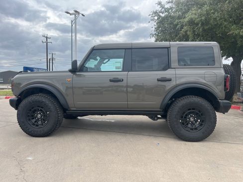 New 2026 Ford Bronco Badlands AWD/4WD image 3