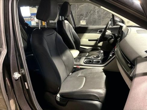 Used 2024 Kia Carnival LX FWD image 7