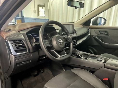 Used 2023 Nissan Rogue S image 8