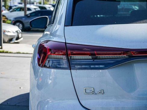 Used 2024 Audi Q4 e-tron Premium Plus image 9