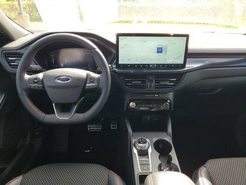 Certified 2024 Ford Escape ST-Line w/ Tech Pack #1 AWD/4WD image 17