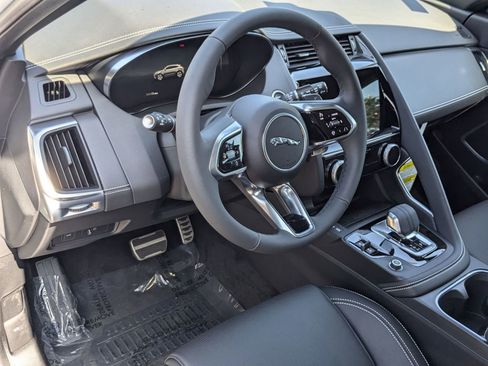 Used 2024 Jaguar E-PACE R-Dynamic SE image 3