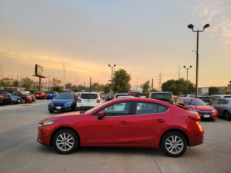 Used 2018 MAZDA MAZDA3 Touring FWD image 4