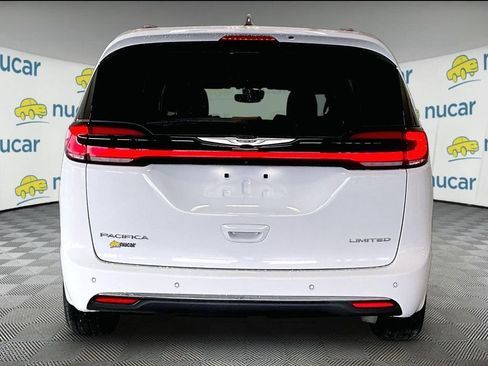 Used 2023 Chrysler Pacifica Limited image 5