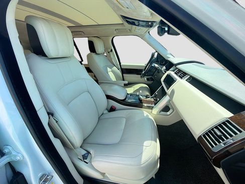 Used 2019 Land Rover Range Rover HSE image 16