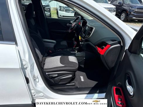 Used 2014 Jeep Cherokee Latitude FWD image 29