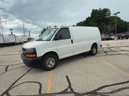 Used 2019 Chevrolet Express 2500 w/ Driver Convenience Package RWD image 4