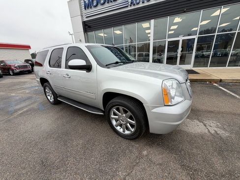 Used 2011 GMC Yukon Denali image 2
