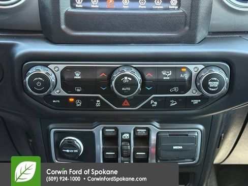 Used 2018 Jeep Wrangler Unlimited Sahara w/ Safety Group AWD/4WD image 28