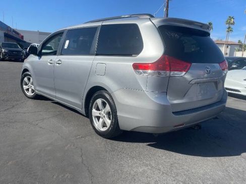 Used 2013 Toyota Sienna LE FWD image 4