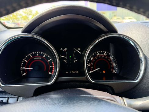 Used 2011 Toyota Highlander SE w/ Tow Pkg image 19