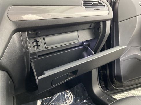 Used 2023 Volkswagen Tiguan SE image 31