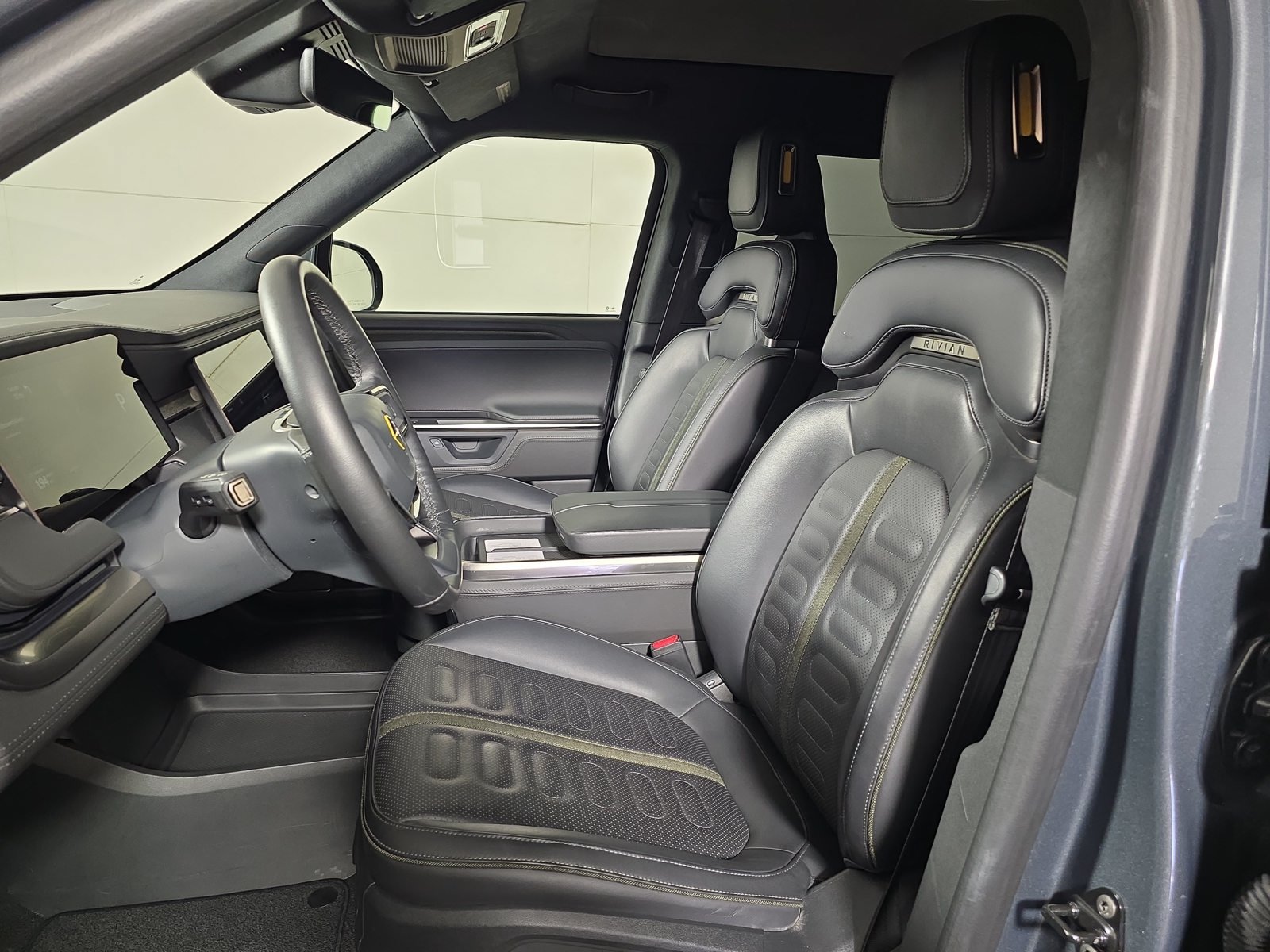 Used 2025 Rivian R1T Adventure Dual AWD/4WD image 20