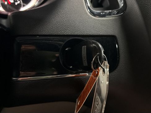 Used 2017 Dodge Grand Caravan SXT FWD image 24