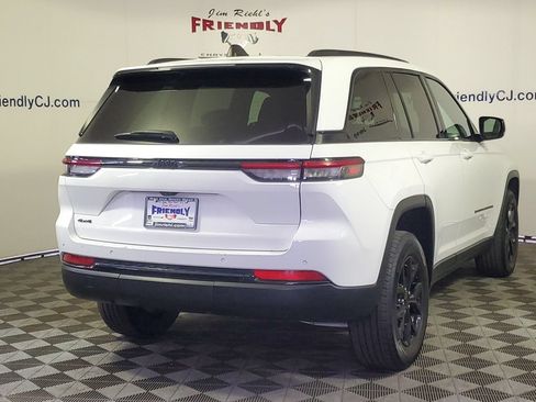 Used 2024 Jeep Grand Cherokee Altitude AWD/4WD image 3
