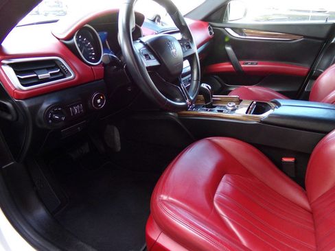 Used 2018 Maserati Ghibli S image 19