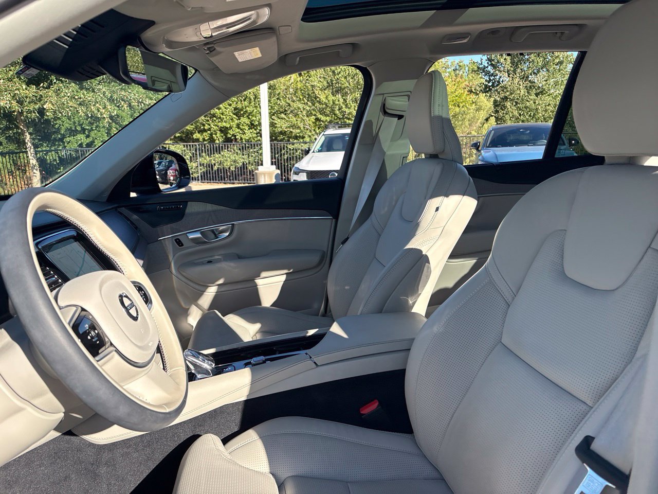 Used 2025 Volvo XC90 T8 Ultra w/ Protection Package Premier AWD/4WD image 17