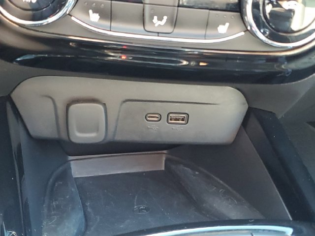 Used 2024 Chevrolet Trax RS w/ Sunroof Package FWD image 31