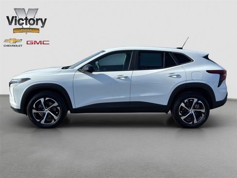 Used 2024 Chevrolet Trax RS w/ Driver Confidence Package image 3